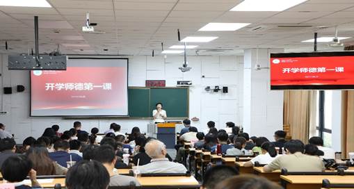 会议室里的人们 描述已自动生成